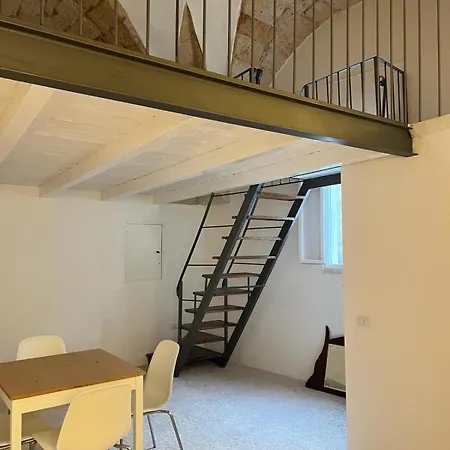 Apartment Dimora Lucrezia *